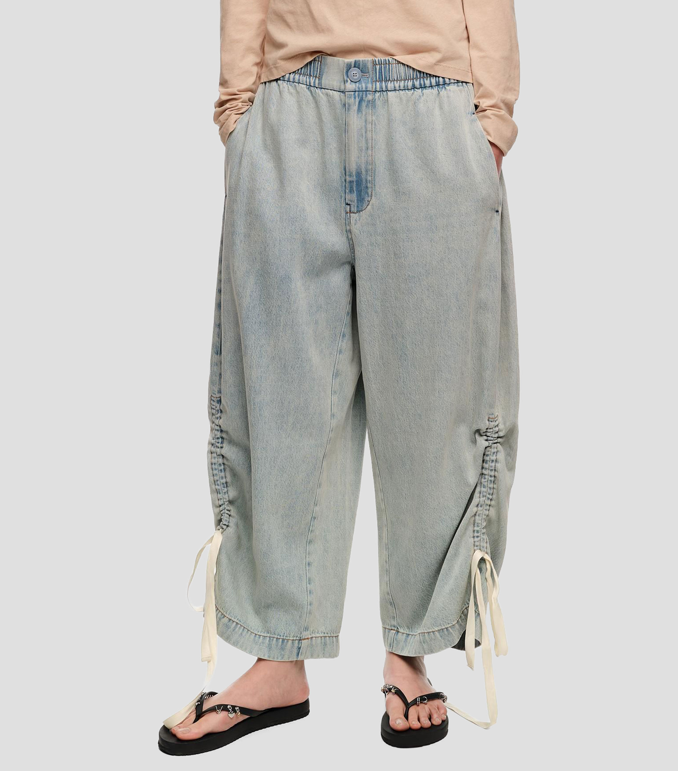 Pantalón jogger fruncido denim Mujer
